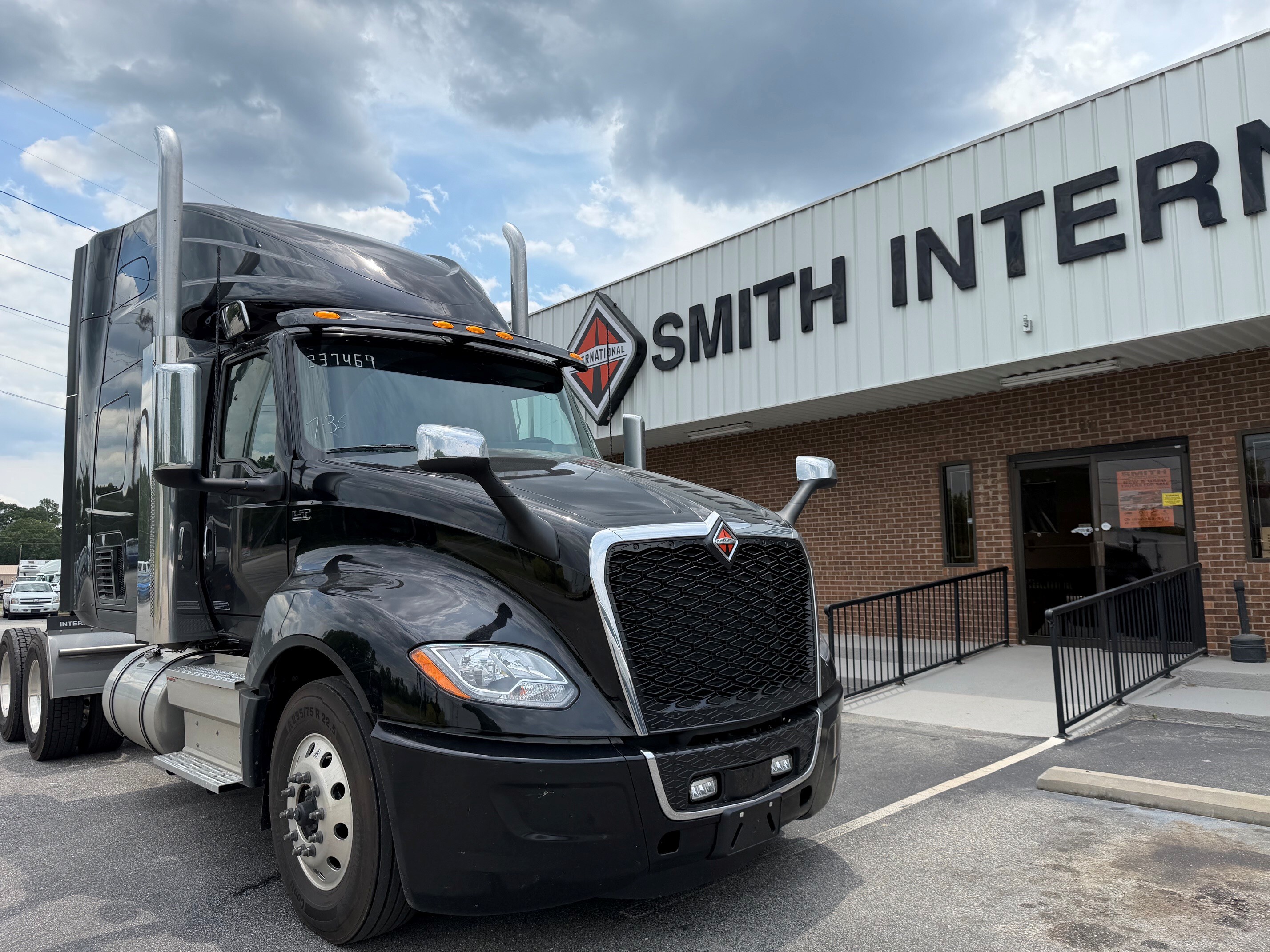 2027 INTERNATIONAL LT625 in Fayetteville, NC