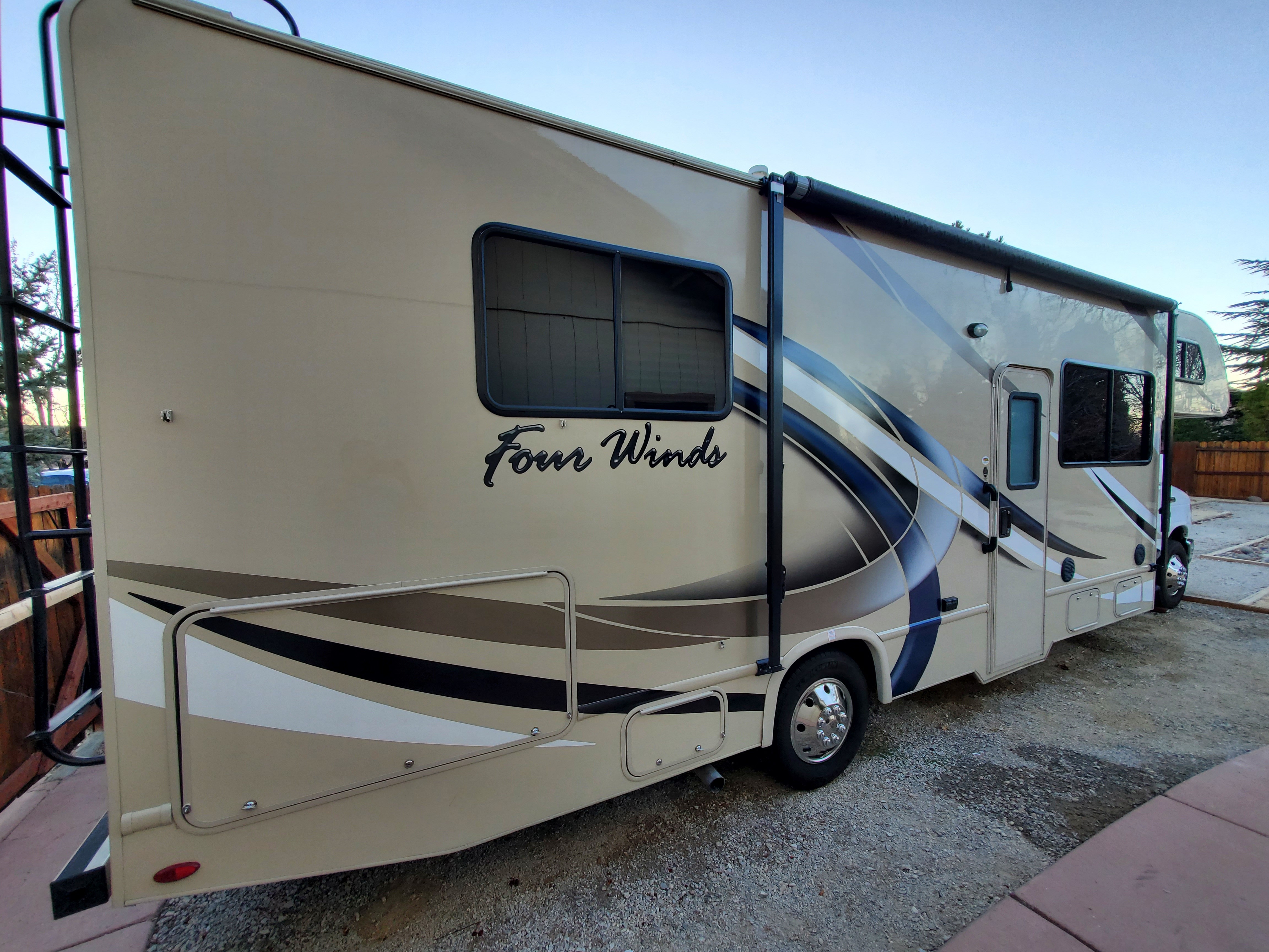 2018 Thor Motor Coach FOUR WINDS 28Z RV