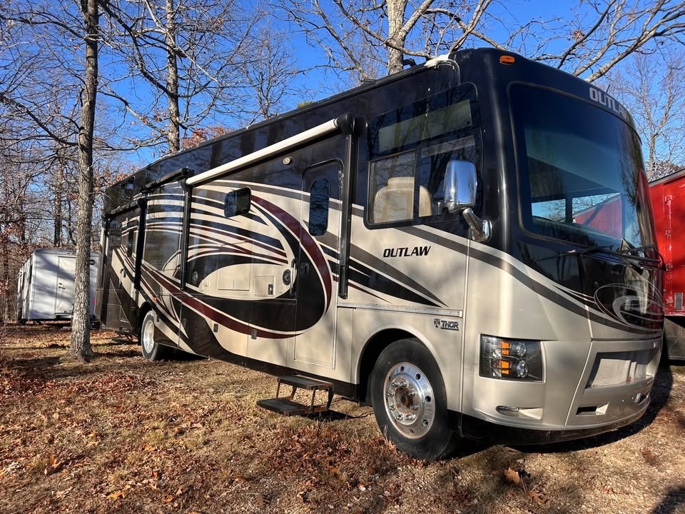2017 Thor Motor Coach OUTLAW 37RB RV