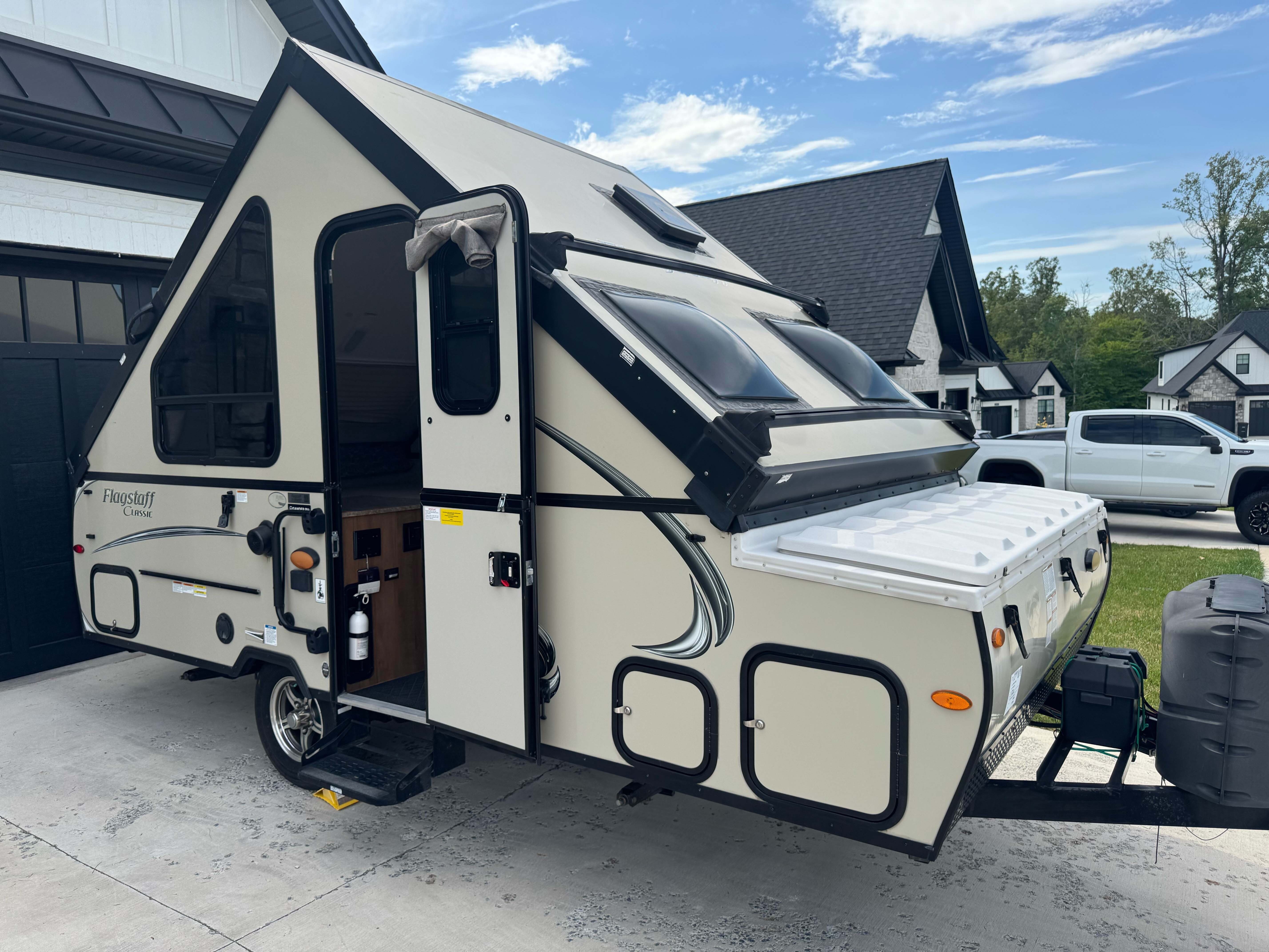 2018 Forest River FLAGSTAFF HARD SIDE T12RBST in lynchburg VA