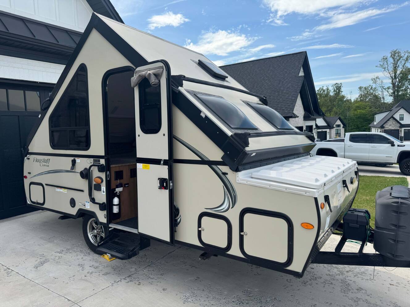 A photo of this 2018 Forest River FLAGSTAFF HARD SIDE T12RBST