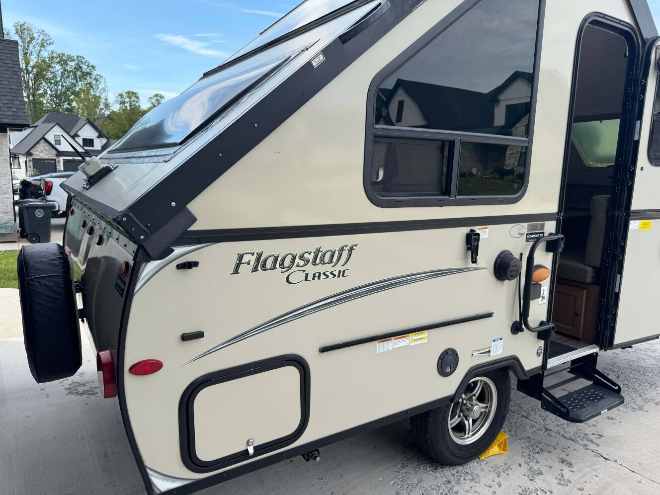 A photo of this 2018 Forest River FLAGSTAFF HARD SIDE T12RBST
