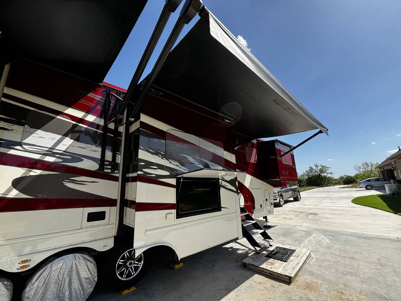A photo of this 2022 Luxe ELITE 44 FL