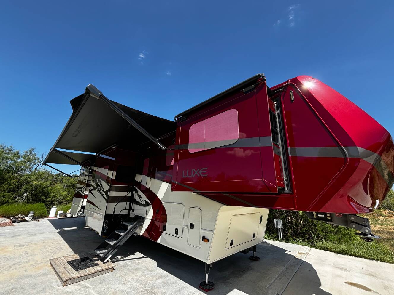 A photo of this 2022 Luxe ELITE 44 FL