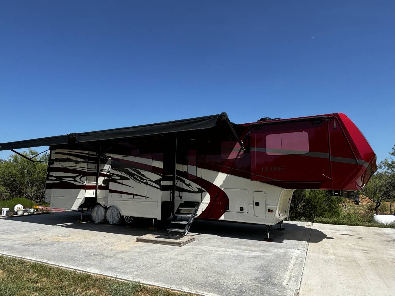 A photo of this 2022 Luxe ELITE 44 FL