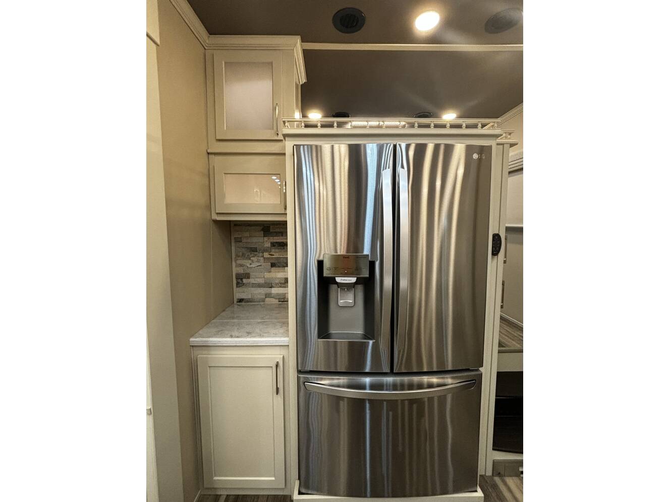 A photo of this 2022 Luxe ELITE 44 FL