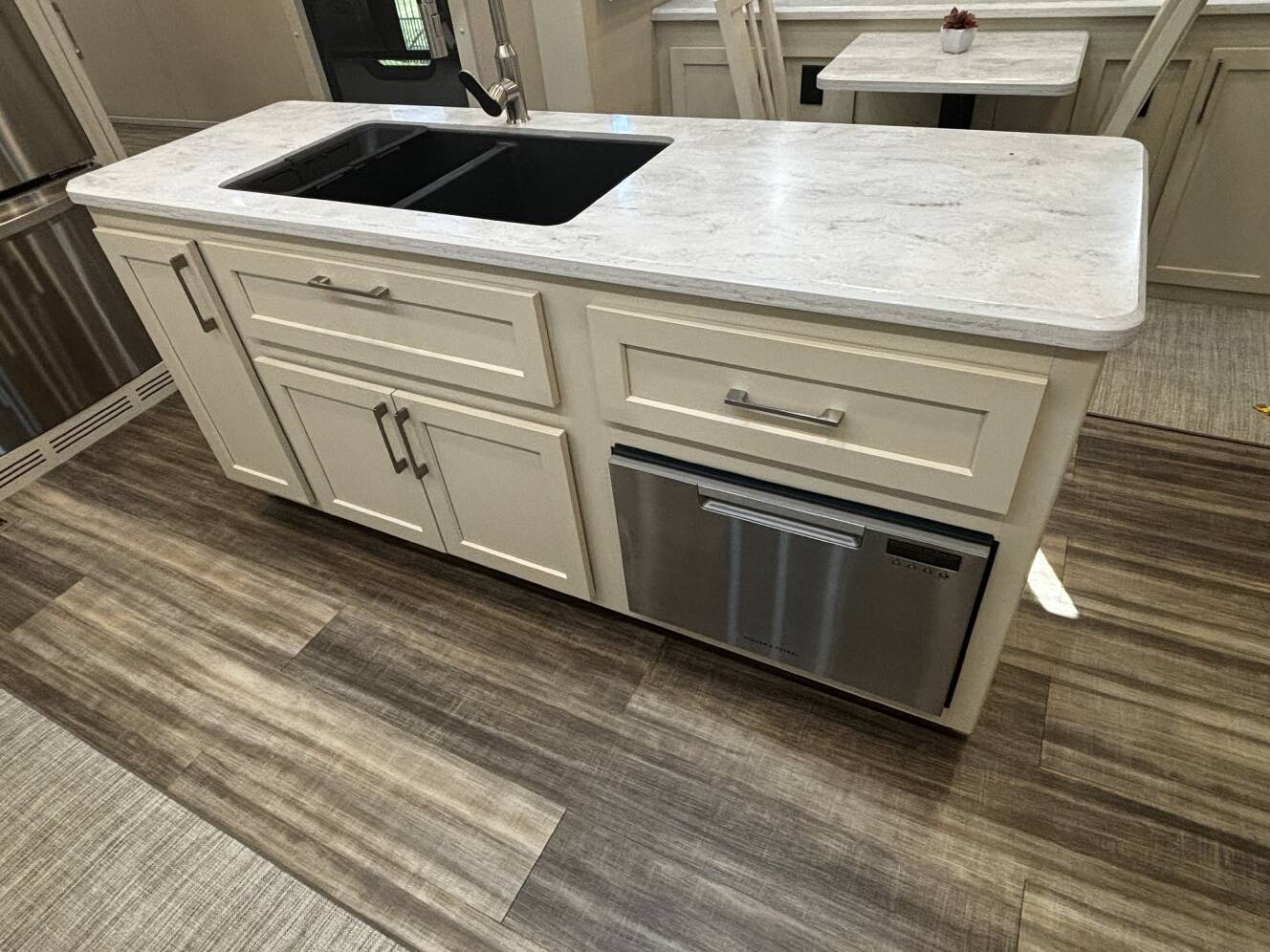 A photo of this 2022 Luxe ELITE 44 FL
