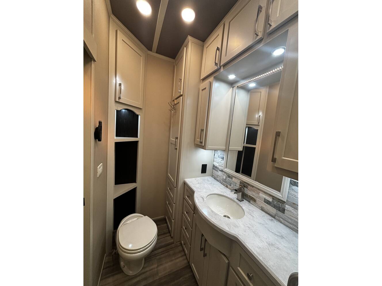 A photo of this 2022 Luxe ELITE 44 FL
