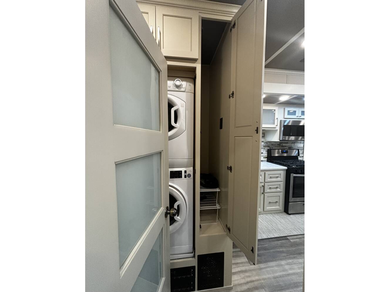 A photo of this 2022 Luxe ELITE 44 FL