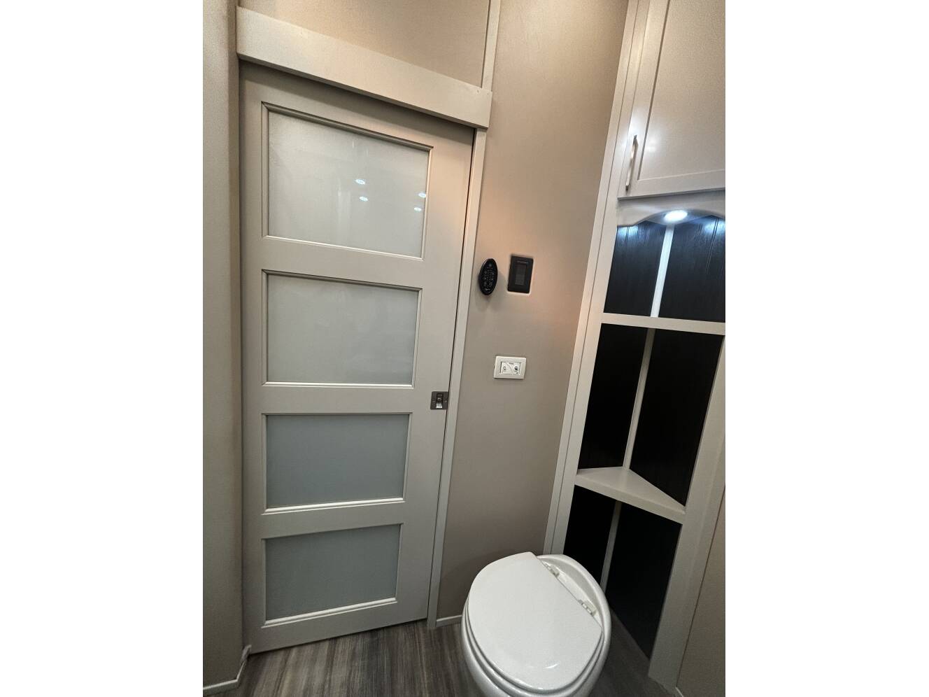 A photo of this 2022 Luxe ELITE 44 FL