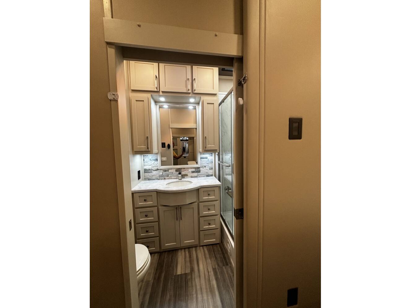 A photo of this 2022 Luxe ELITE 44 FL