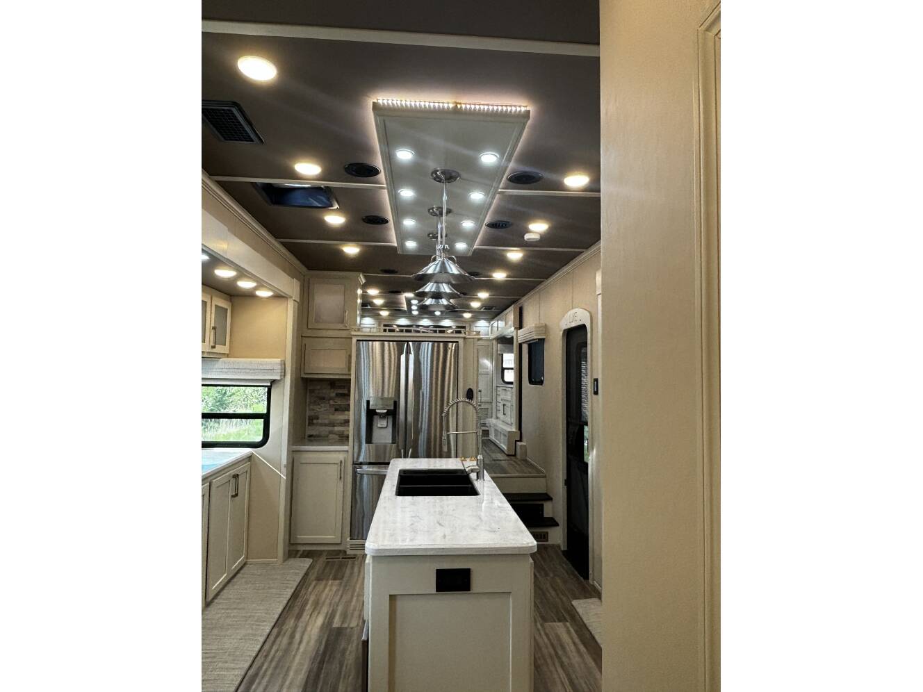 A photo of this 2022 Luxe ELITE 44 FL