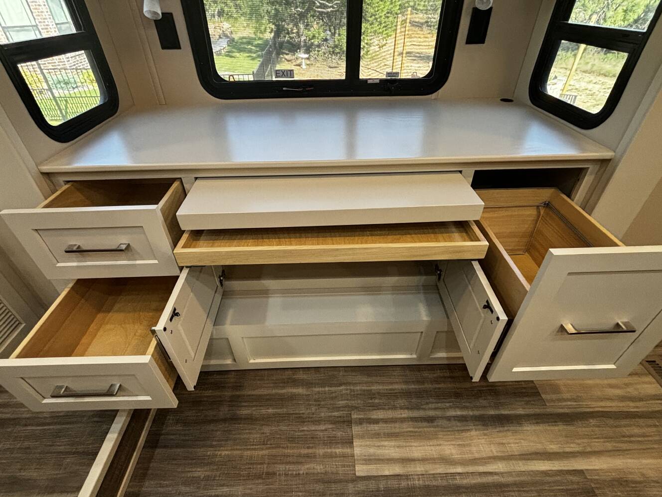 A photo of this 2022 Luxe ELITE 44 FL