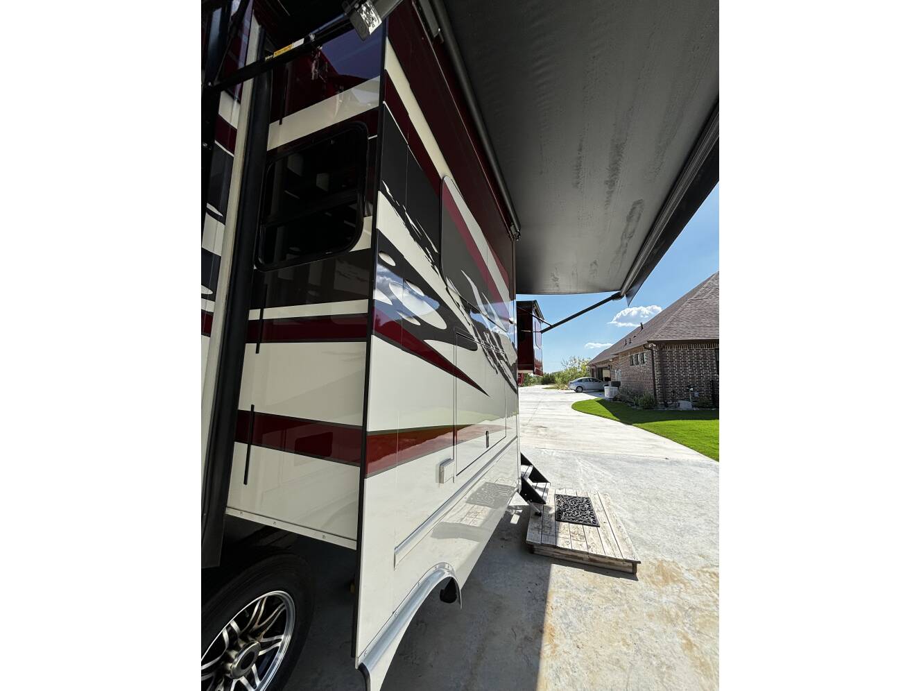 A photo of this 2022 Luxe ELITE 44 FL