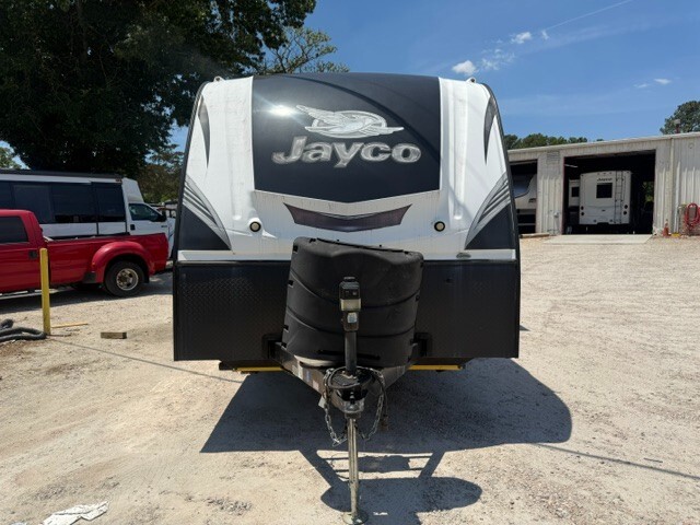 2017 Jayco White Hawk 27 DSRL in rural hall NC