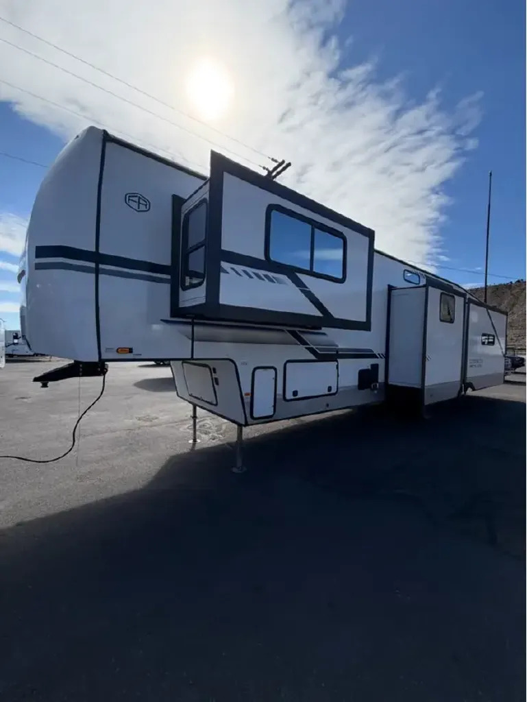 2025 Forest River Cherokee Arctic Wolf 3650SUITE in wells NV