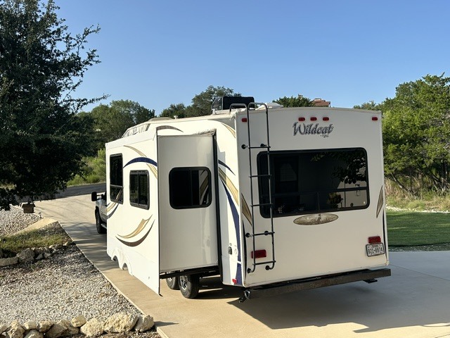 2012 Forest River WILDCAT EXTRALITE 271RLX in spring branch TX