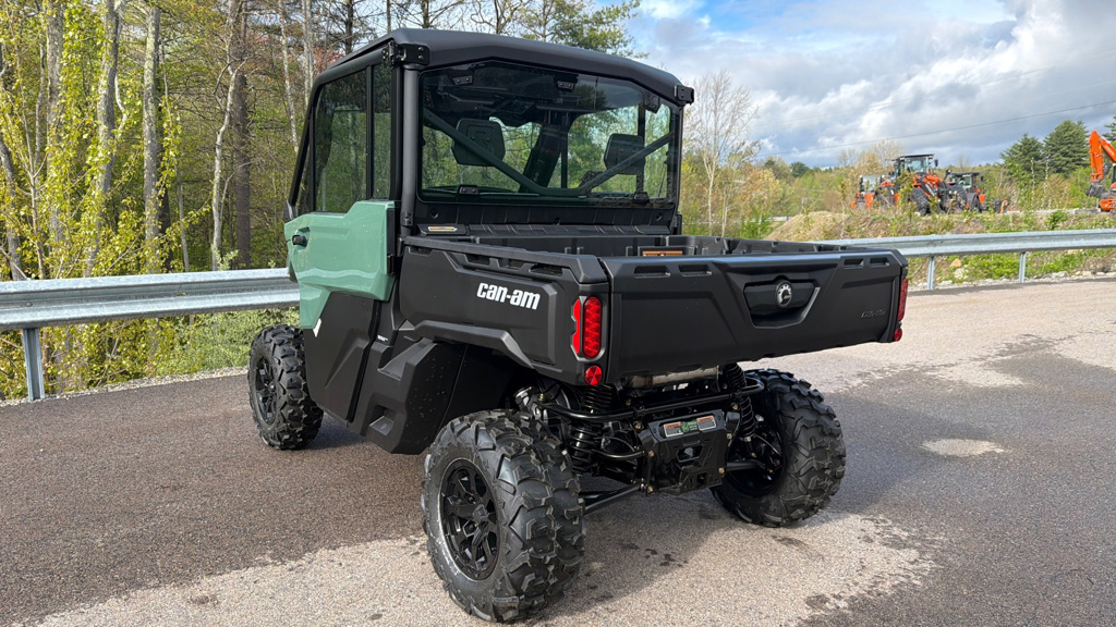 2026 Can-Am DEFENDER DPS CAB HD9 in milford NH