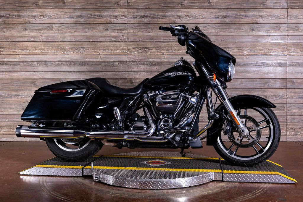 2017 Harley-Davidson FLHX - Street Glide FLHX CVO BASE in Alton, IL