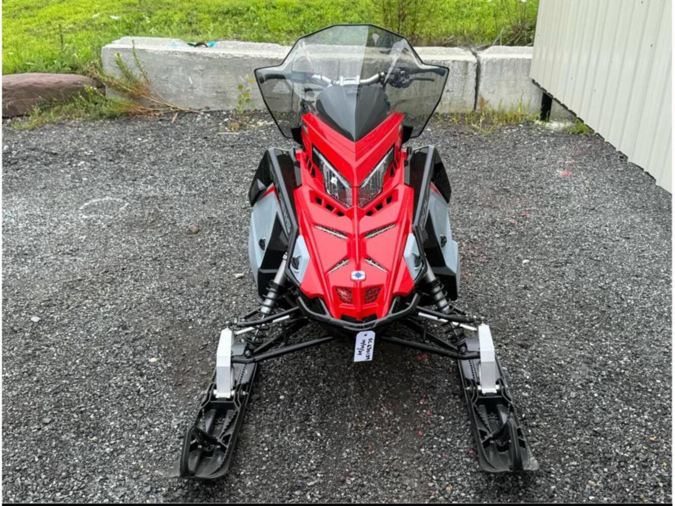 A photo of this 2025 Polaris 650 VOYAGEUR 146