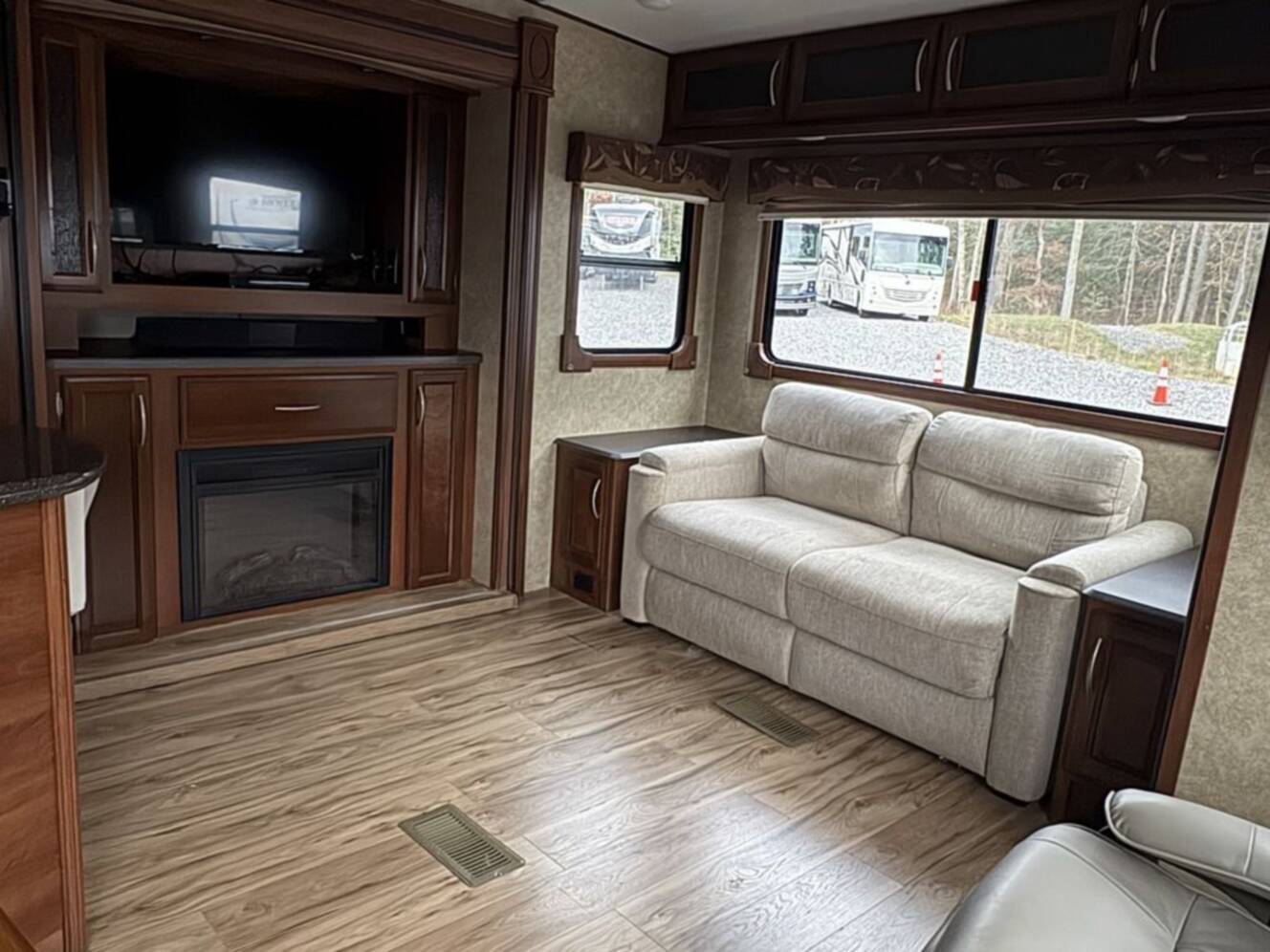 A photo of this 2015 Prime Time Crusader 295RST