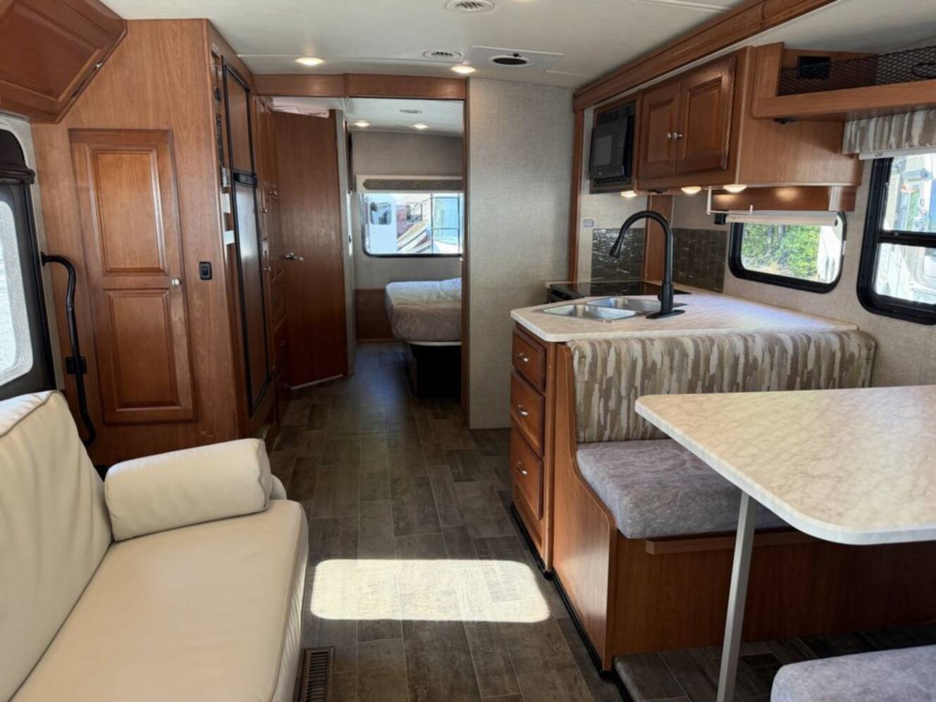 A photo of this 2018 Winnebago Vista 27PE
