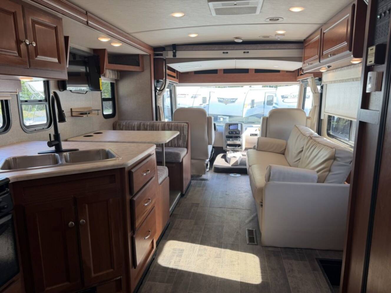 A photo of this 2018 Winnebago Vista 27PE