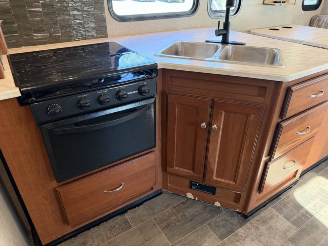 A photo of this 2018 Winnebago Vista 27PE