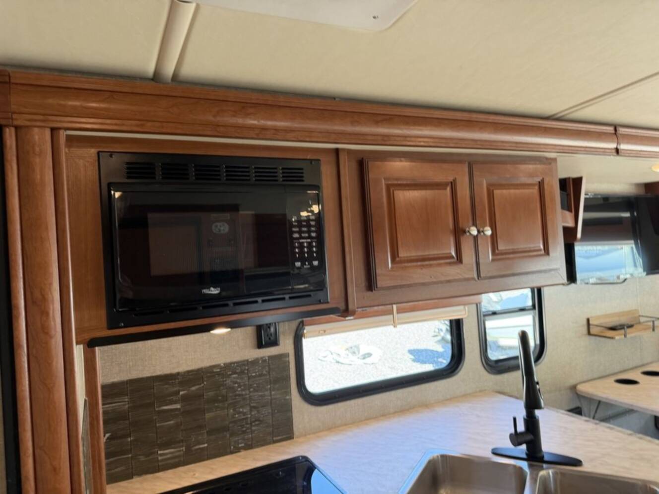 A photo of this 2018 Winnebago Vista 27PE
