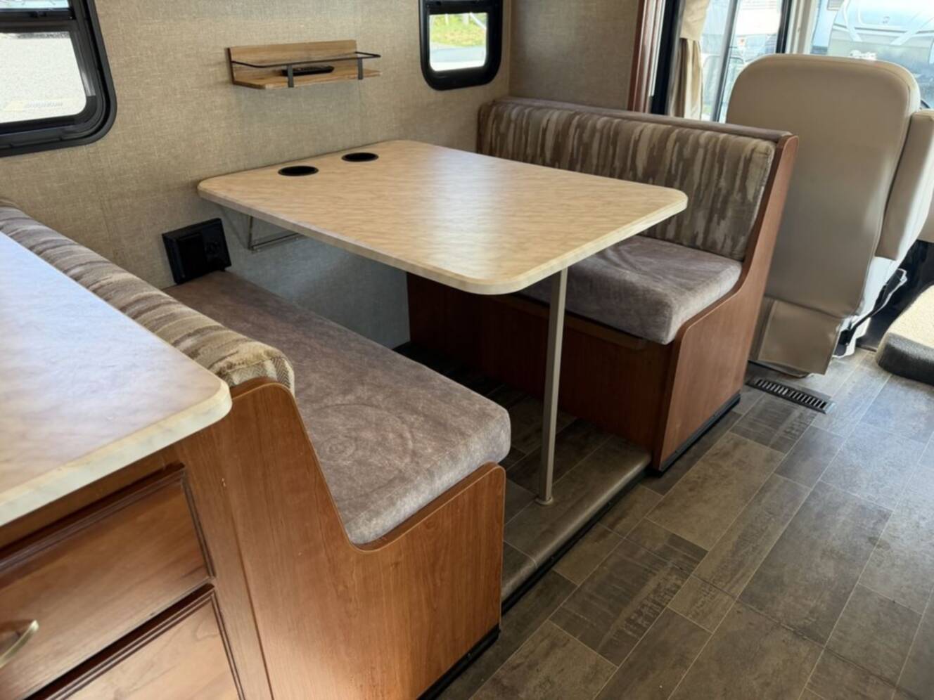 A photo of this 2018 Winnebago Vista 27PE
