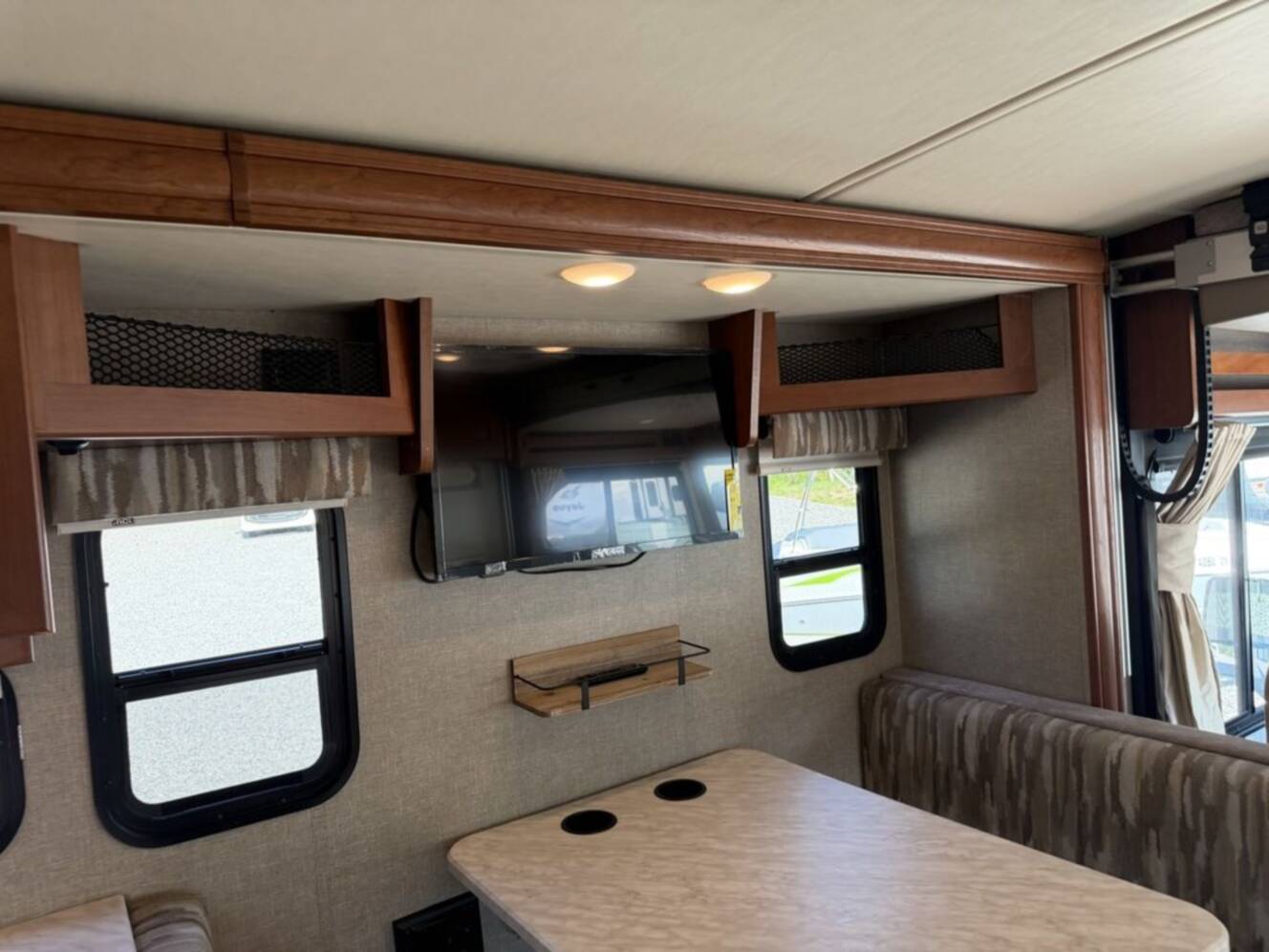 A photo of this 2018 Winnebago Vista 27PE