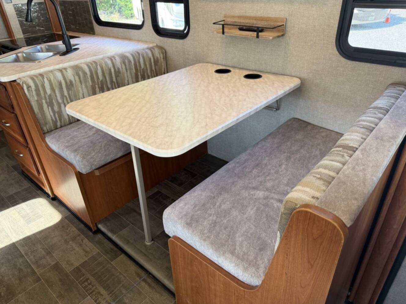 A photo of this 2018 Winnebago Vista 27PE