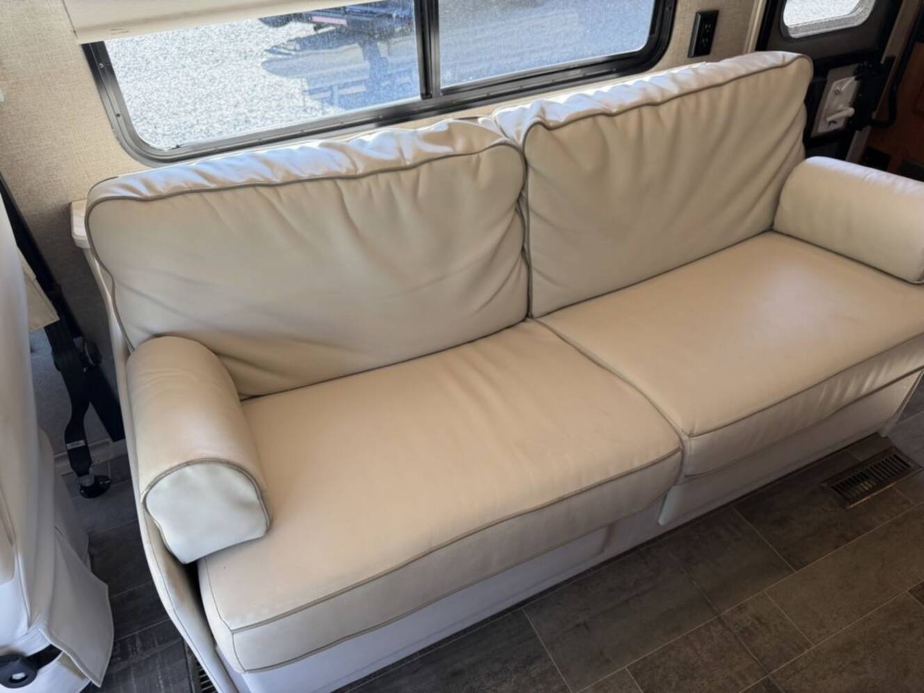 A photo of this 2018 Winnebago Vista 27PE
