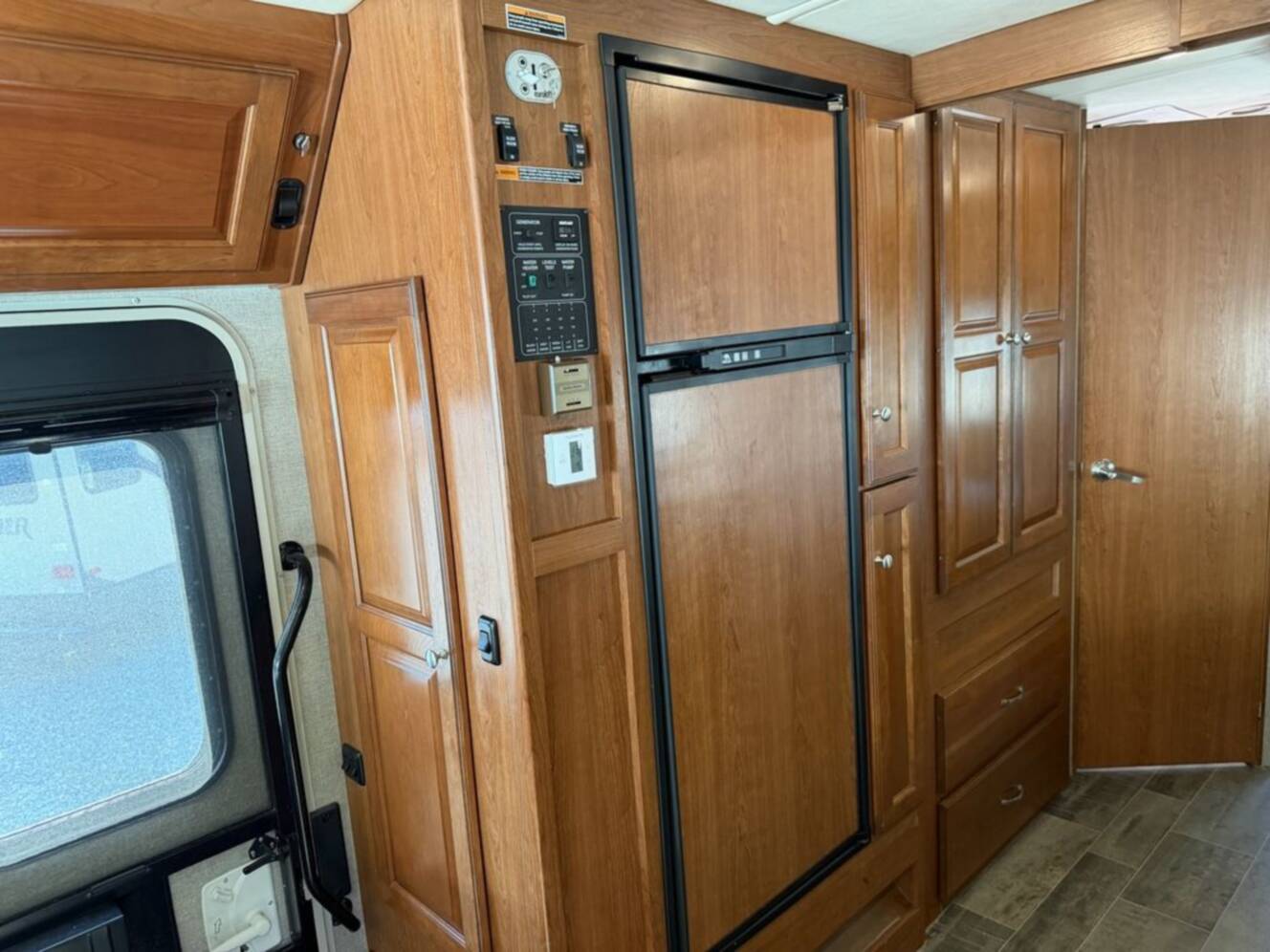 A photo of this 2018 Winnebago Vista 27PE