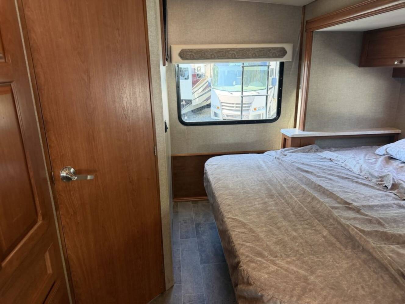 A photo of this 2018 Winnebago Vista 27PE