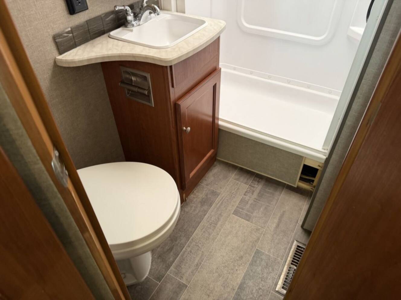 A photo of this 2018 Winnebago Vista 27PE