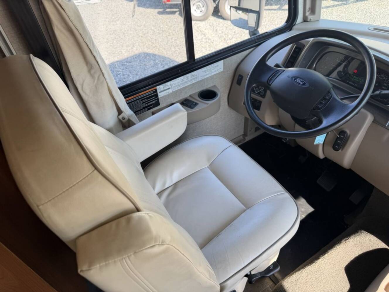 A photo of this 2018 Winnebago Vista 27PE