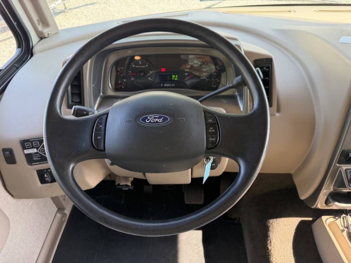 A photo of this 2018 Winnebago Vista 27PE