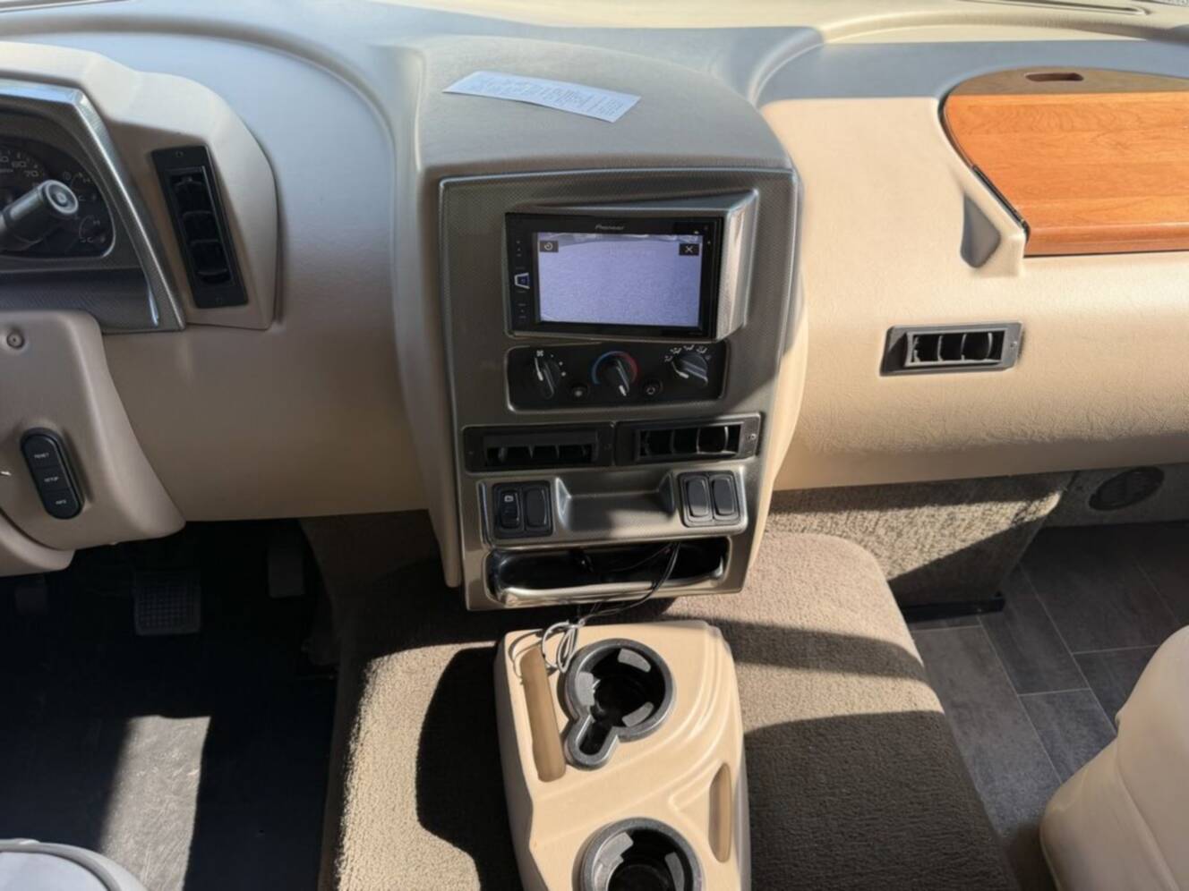 A photo of this 2018 Winnebago Vista 27PE