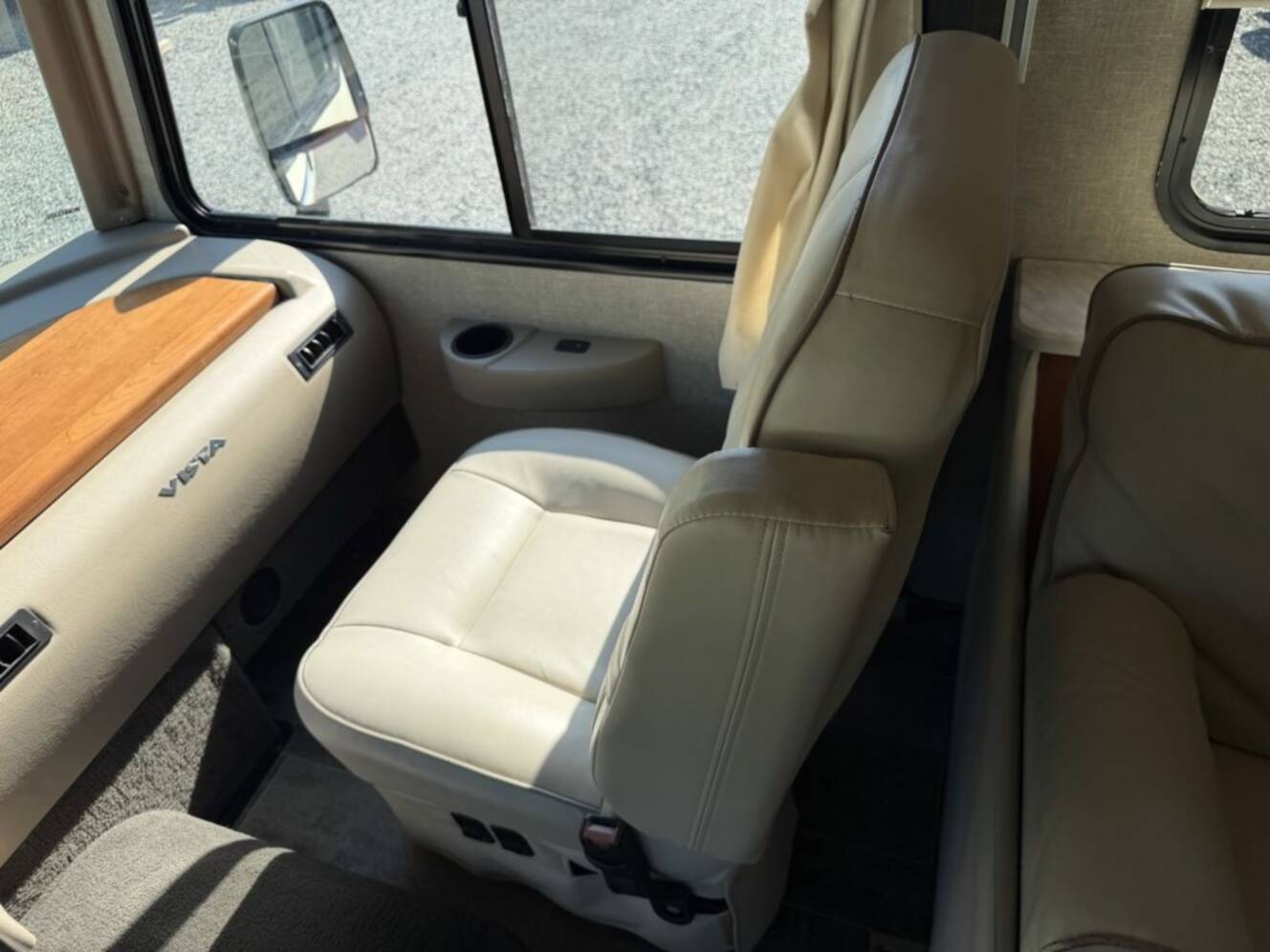 A photo of this 2018 Winnebago Vista 27PE