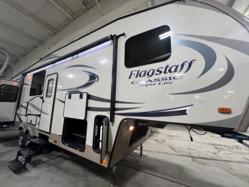 2017 Forest River Flagstaff Classic Super Lite 8529RLWS in elkhorn WI