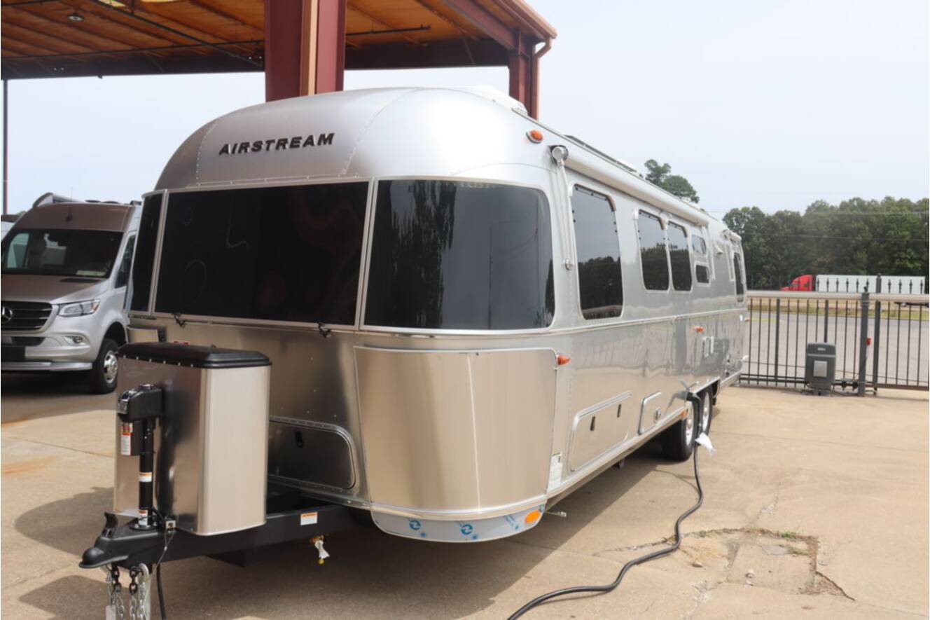A photo of this 2026 Airstream Flying Cloud® 30FB Bunk