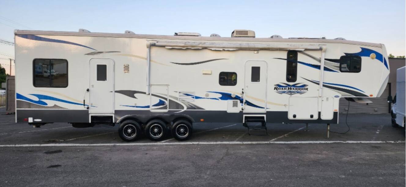 A photo of this 2011 Heartland Road Warrior 361