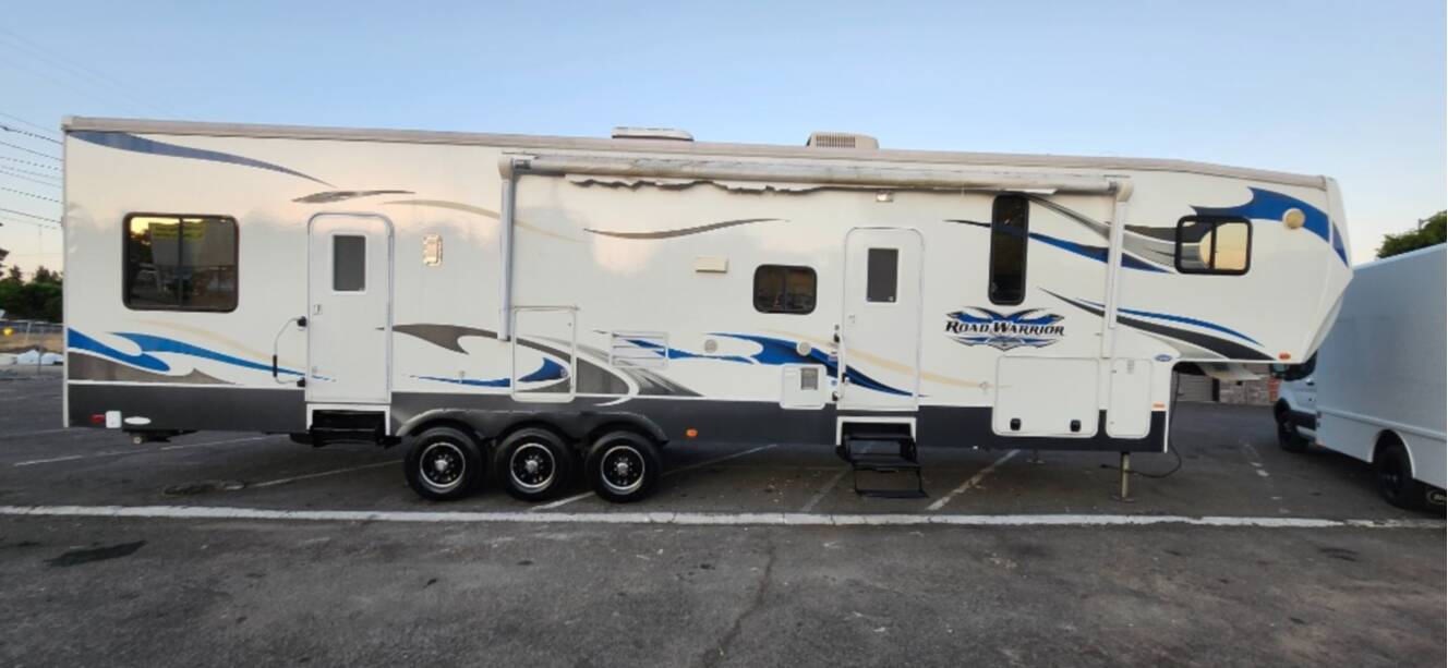 A photo of this 2011 Heartland Road Warrior 361