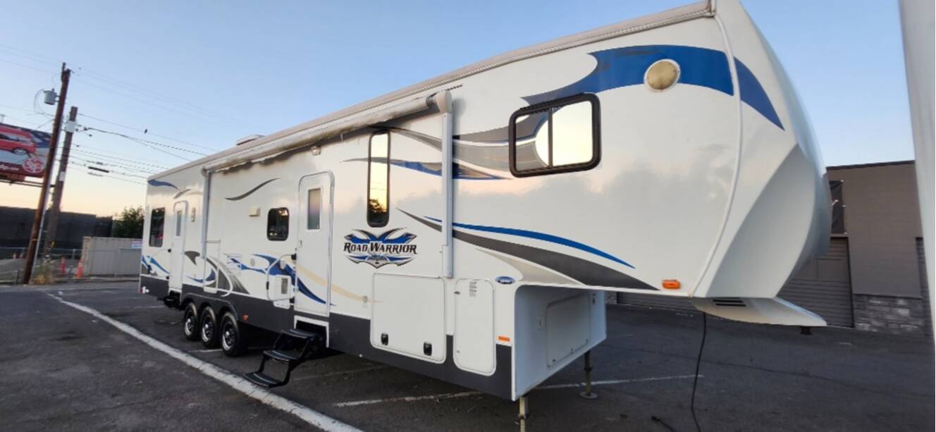 A photo of this 2011 Heartland Road Warrior 361