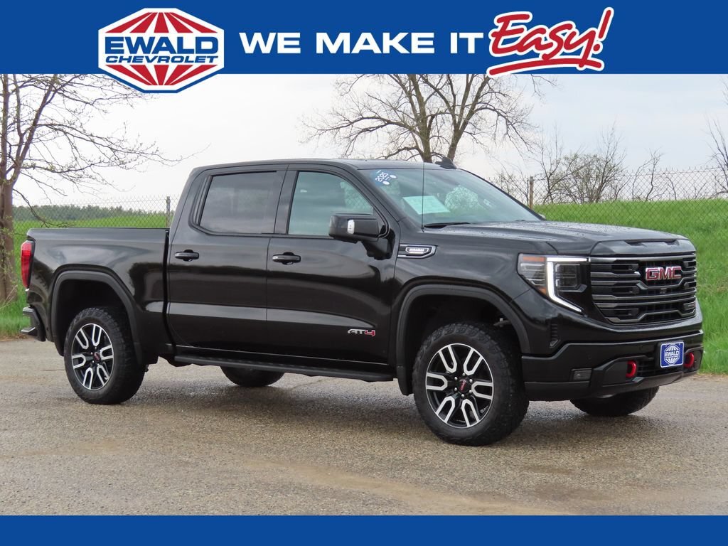 2025 GMC SIERRA in Oconomowoc, WI