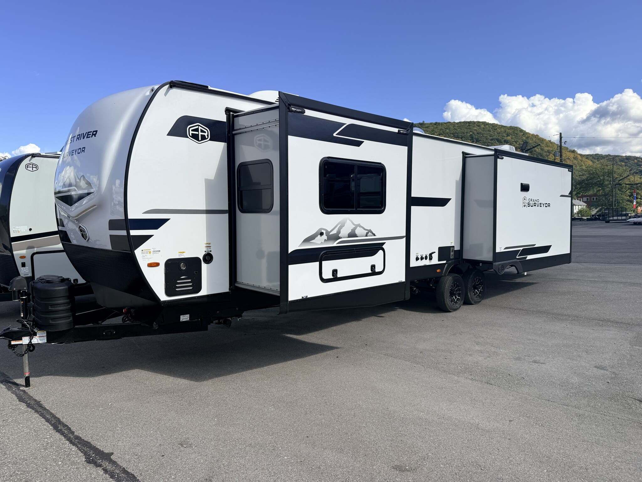 2026 Forest River Grand Surveyor 305RLBS in mill hall PA