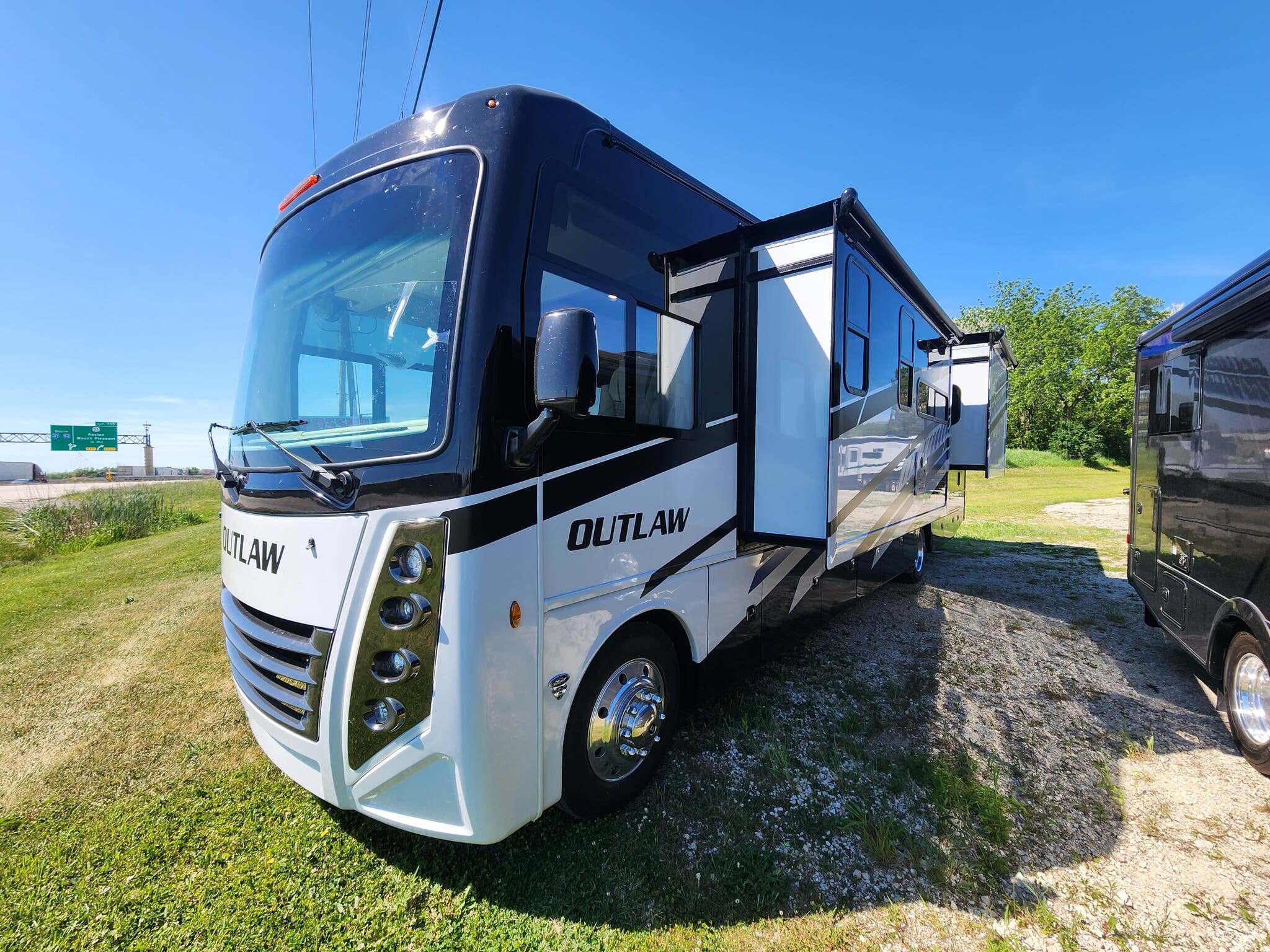 2027 Thor Motor Coach Outlaw Wild West Edition 38K in sturtevant WI