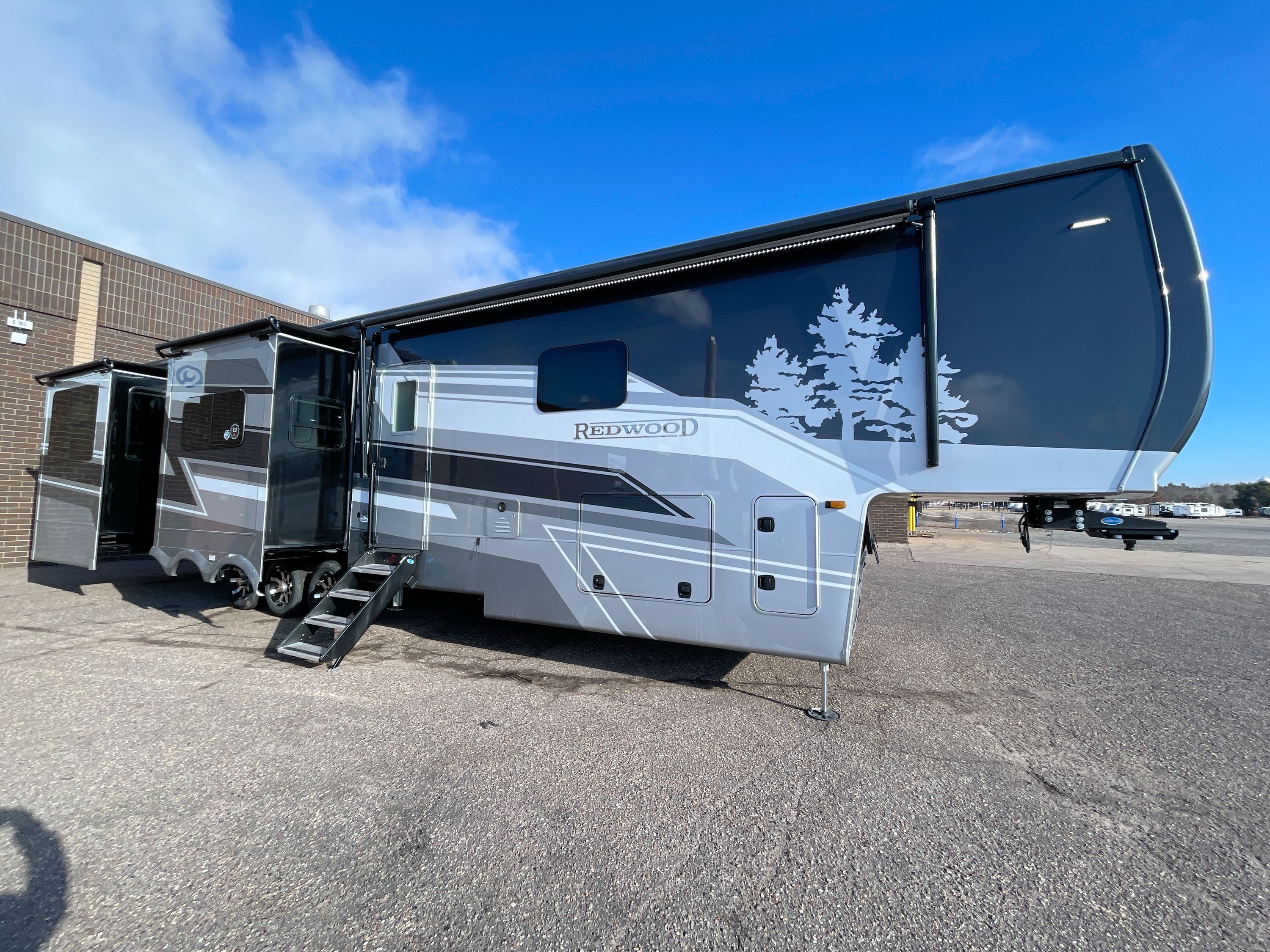 2025 Crossroads REDWOOD 415RD in rothschild WI