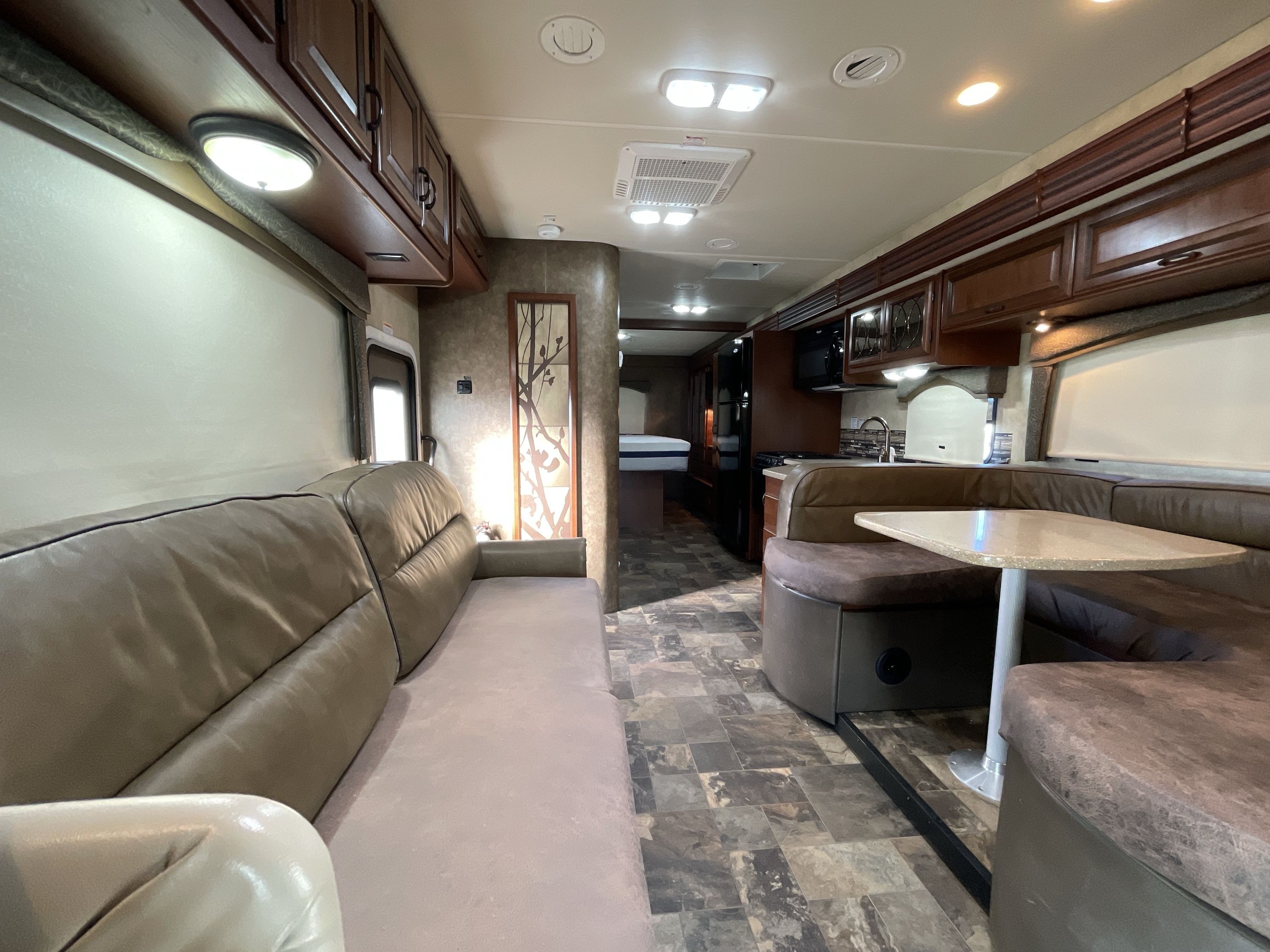 2013 Thor CHATEAU 33SW in summerset SD